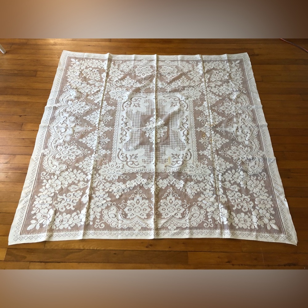 Vintage Lace Tablecloth Square